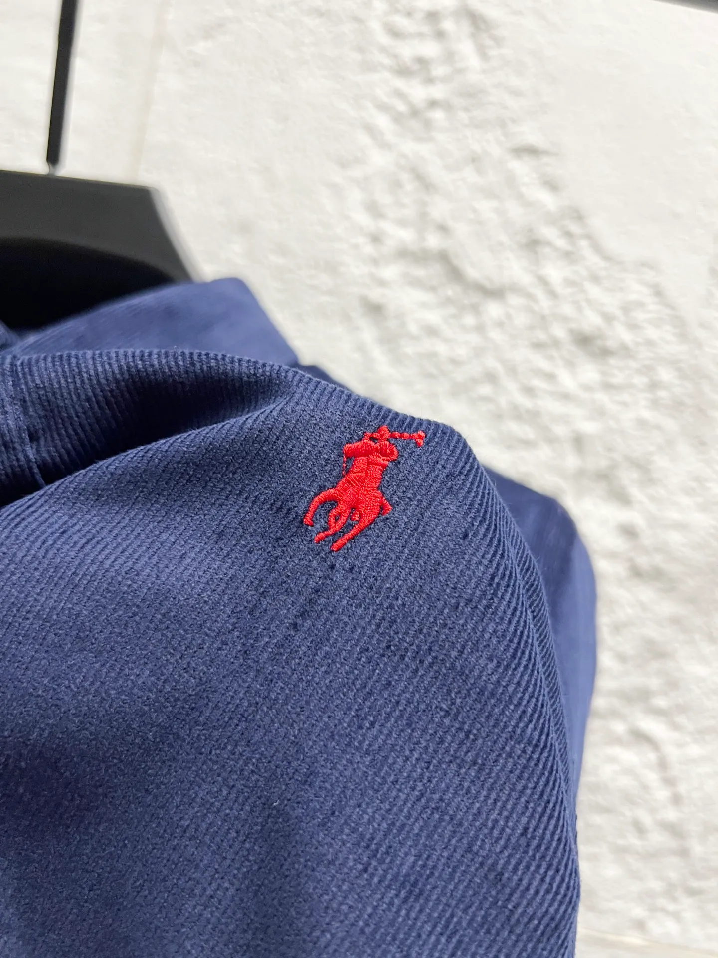 🅿️250 Style number: T60 pure cotton corduroy shirt, black, navy, white, khaki, four colors Size: M (110-125 pounds) L (125-140 pounds) XL (140-155 pounds) 2XL (155-170 pounds) Color: Navy blue